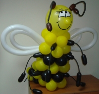 пчелка из воздушных шаров medium